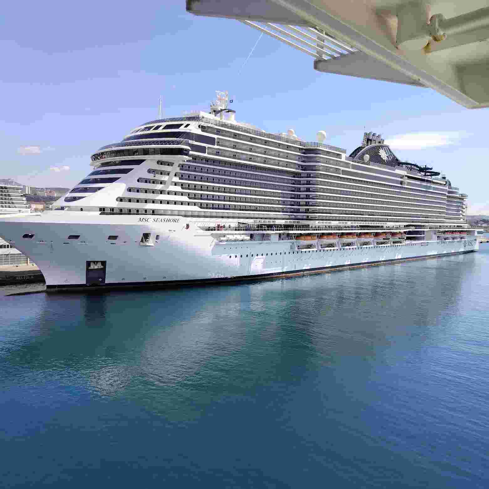 Bateaux de croisière dans le port