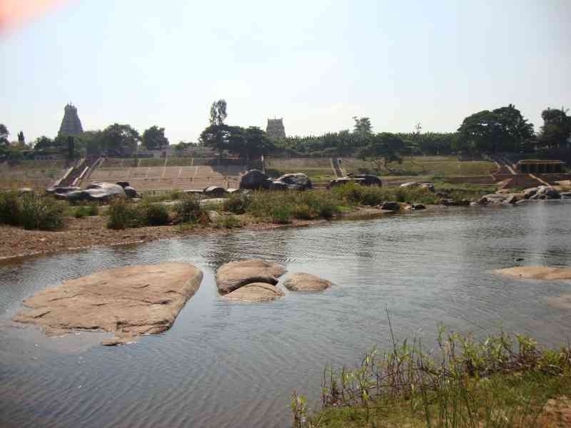 Hampi, un site classé au patrimoine mondial de l'UNESCO situé dans l'État du Karnataka, en Inde, une rivière, photo gratuite