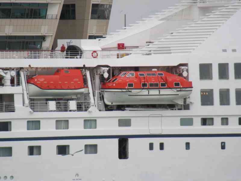 Canots de sauvetage pour bateau de croisière photo gratuite