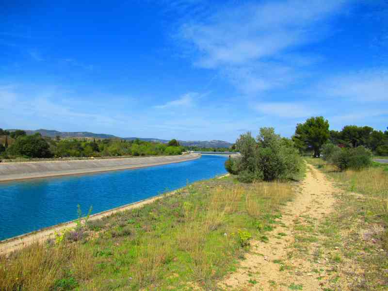 Canal d'irrigation en Provence
