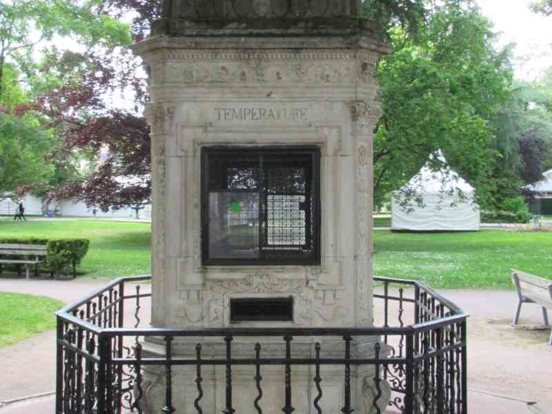 Monument d'une station de météo à Epinal