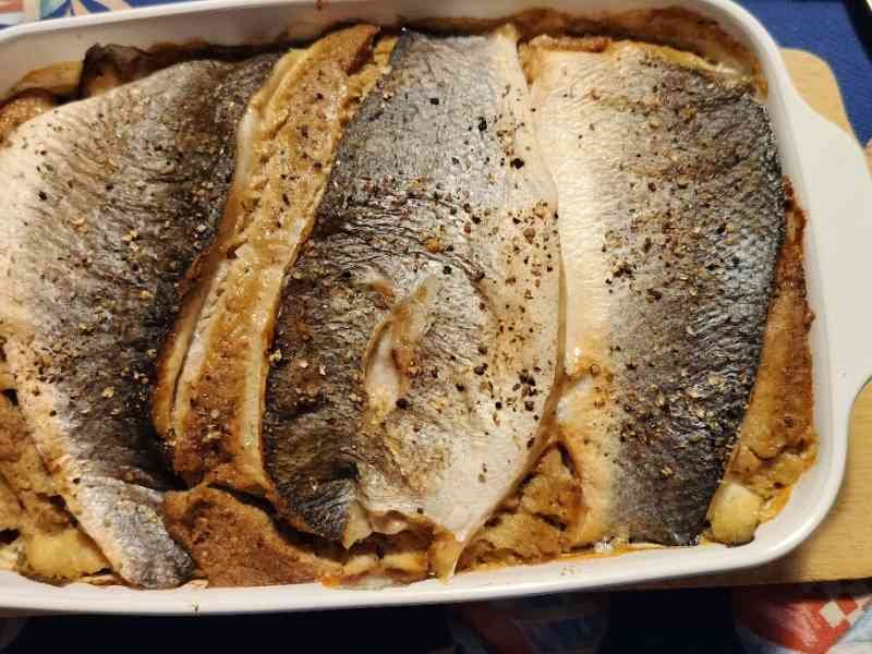 Une recette du filet de loup à la farce de poisson photo gratuit