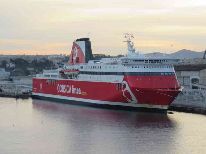 Navire Ferry Jean Nicoli de la compagnie Corsica Linea photo gratuite