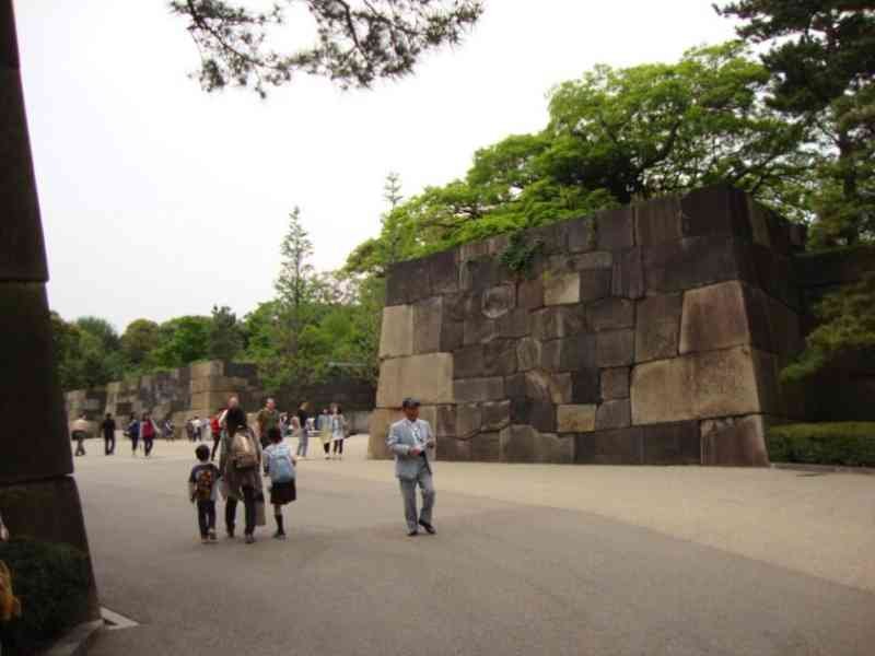 Promenade autour des murailles impériales à Tokyo photo gratuite
