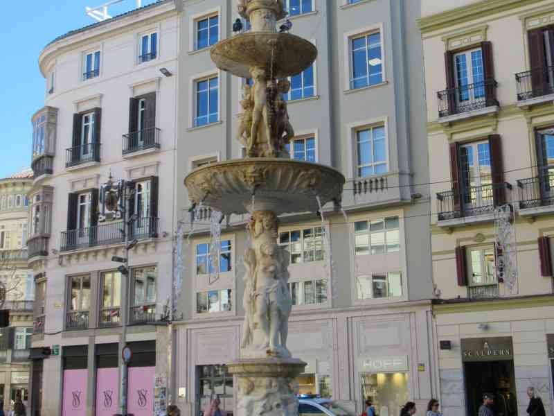 La Fuente de Génova, une fontaine située sur la Plaza de la Constitución à Malaga, en Espagne, photo gratuite