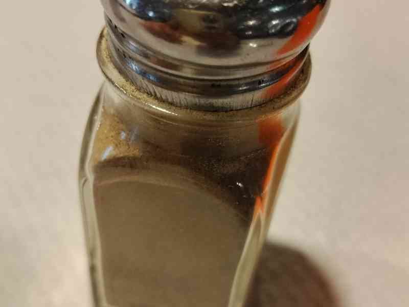 Pot de poivre en verre