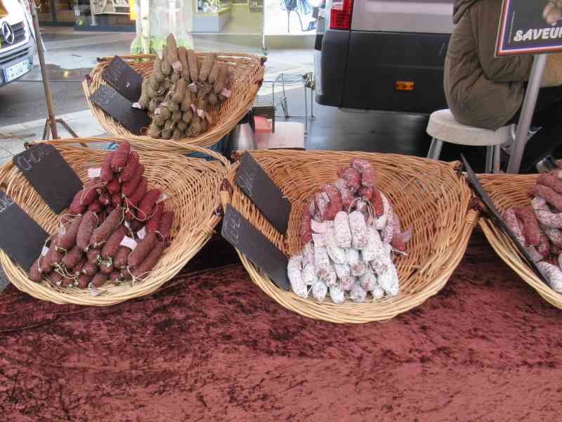 Paniers de saucissons artisanaux