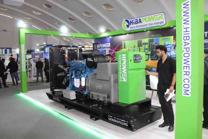 Présentation de générateurs au salon de l’énergie photo gratuite du stand de la société Hiba POWER