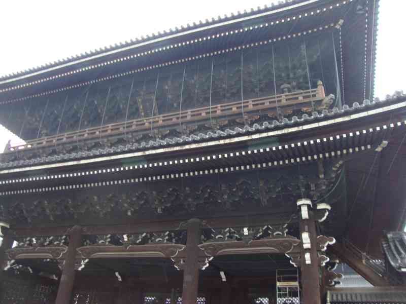 Le toit du temple Higashi Hongan-ji à Kyoto, au Japon, photo gratuite