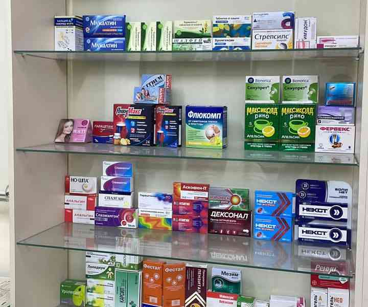 Médicaments en vente dans une pharmacie photo gratuite - Medikamente zum Verkauf in einer Apotheke Kostenloses Foto