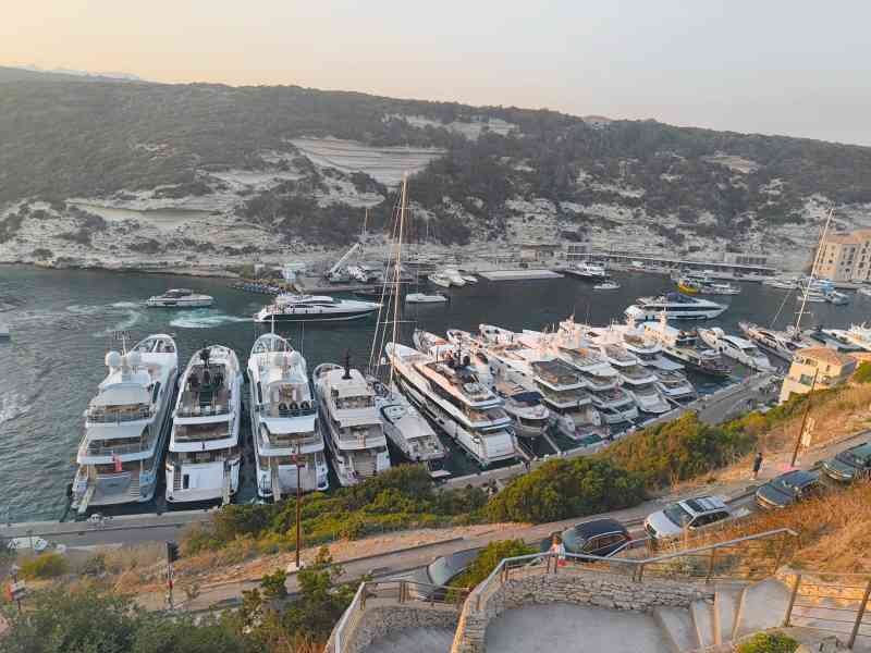 Le port de Bonifacio en Corse, photo gratuite