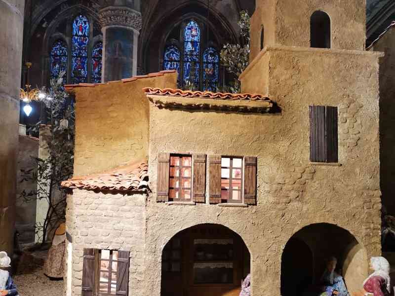 Une crèche de Noël provençale à l'église Ste Ségolène de Metz, photo gratuite