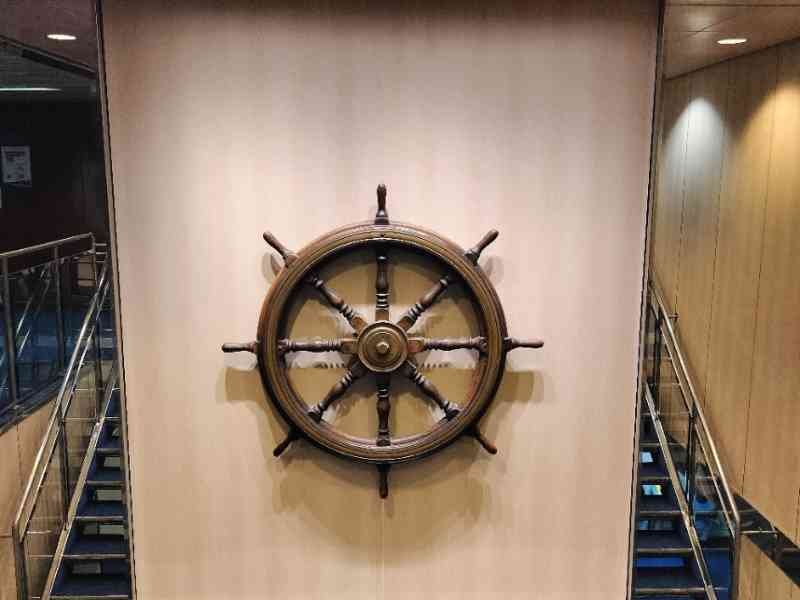 Roue de bateau gouvernail en bois photo gratuite