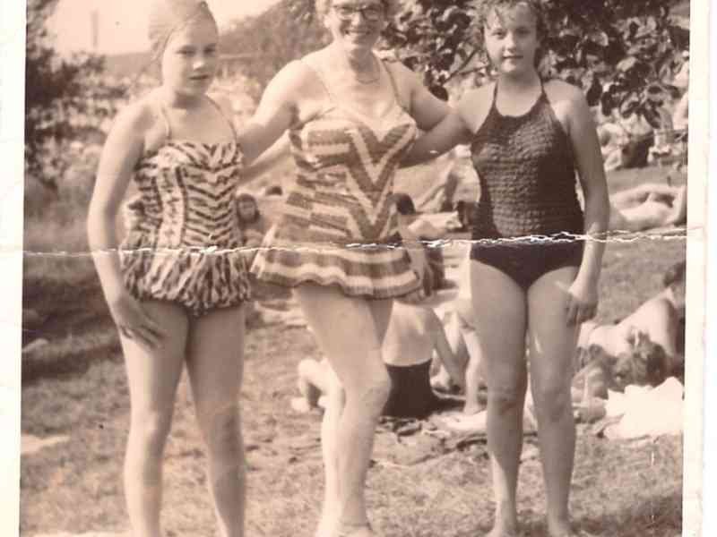 Femmes à la plage à Brühl en Allemagne photo gratuite