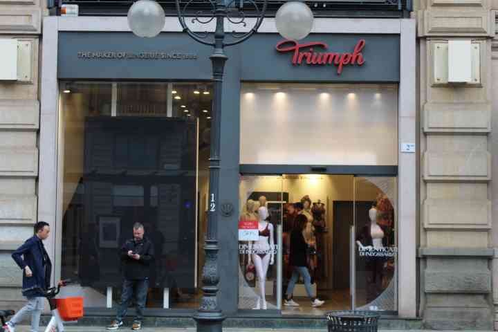Un magasin de lingerie de la marque Triumph, photo gratuite