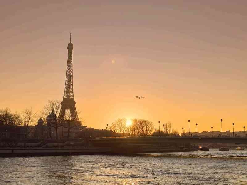 La Tour Eiffel à Paris, en France, au coucher du soleil, photo gratuite
