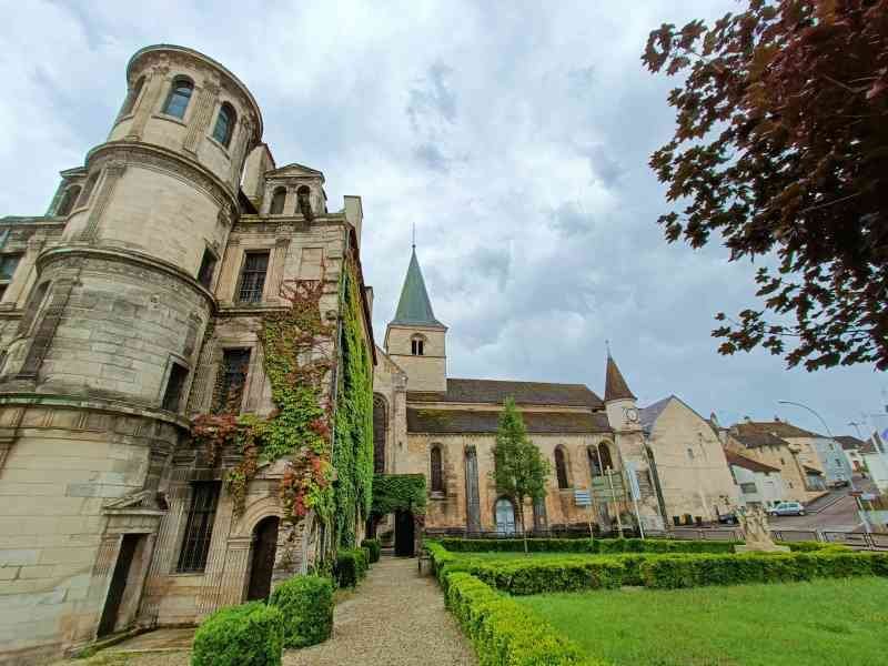 L'Abbaye de Cluny, ancien monastère bénédictin en Saône-et-Loire, France, photo gratuite