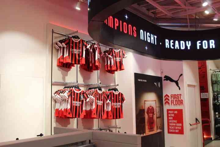 Un magasin officiel de l'AC Milan, photo gratuite
