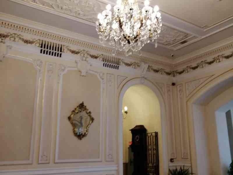 Hall d'accueil du Grand Hôtel Continental de Bucarest en Roumanie