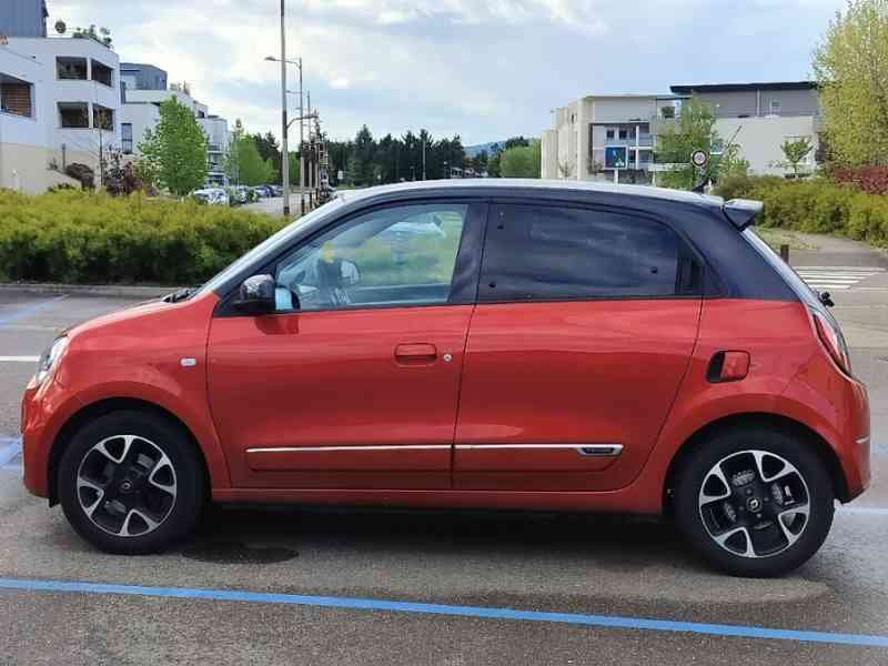 Renault Twingo III de couleur rouge