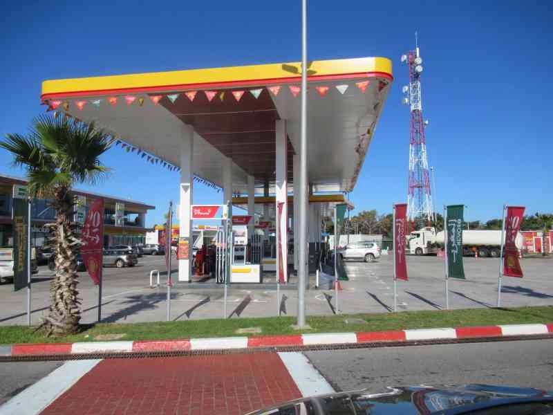 Une station-service, photo gratuite