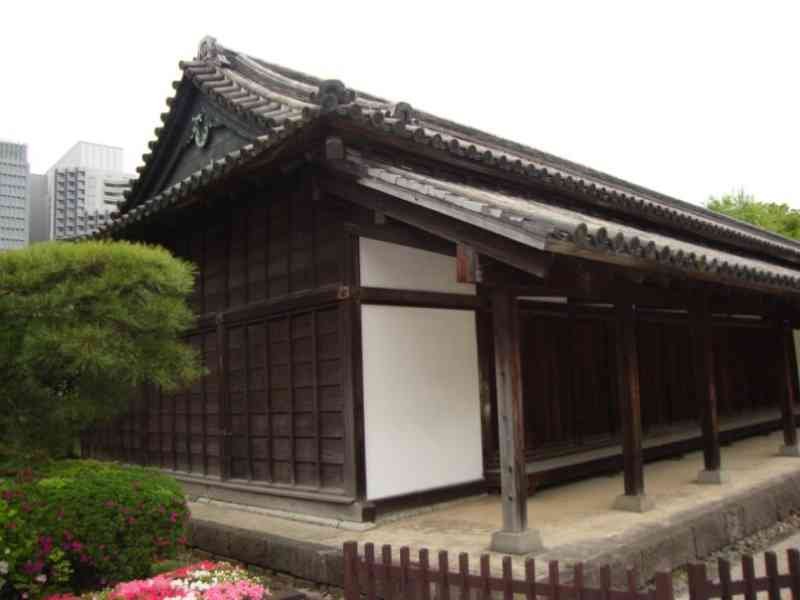 Une bâtisse traditionnelle japonaise en bois photo gratuite