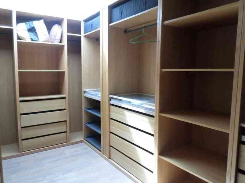 Placard et dressing personnalisés dans une pièce photo gratuite