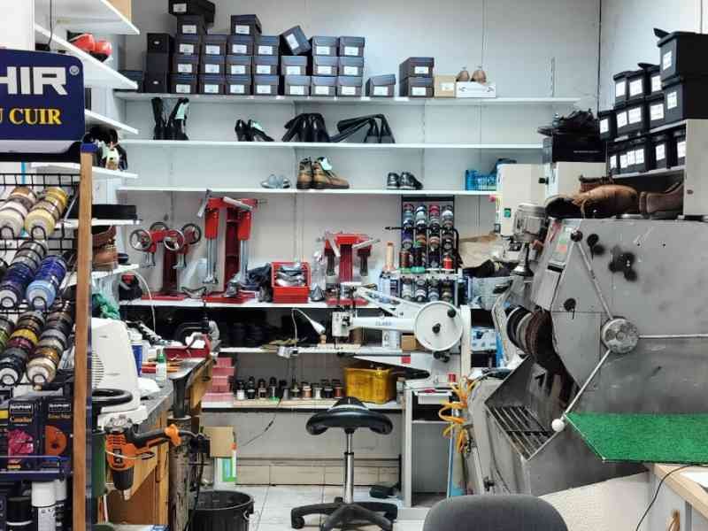 Machines de cordonnerie et serrurerie