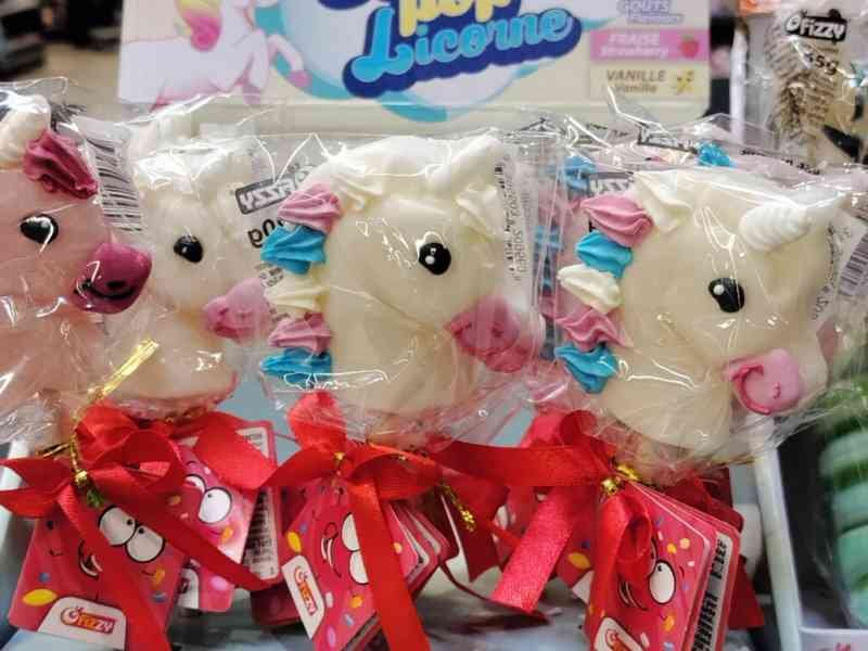 Rayon sucettes dans un supermarché