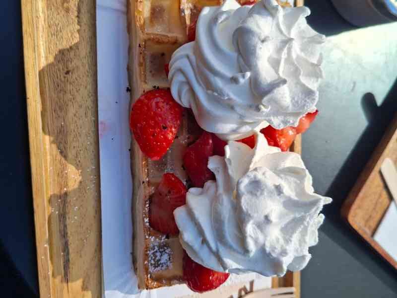 Gaufre belge garnie, photo gratuite