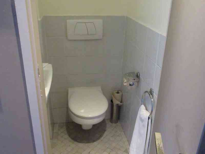 Cabinet de toilettes - WC