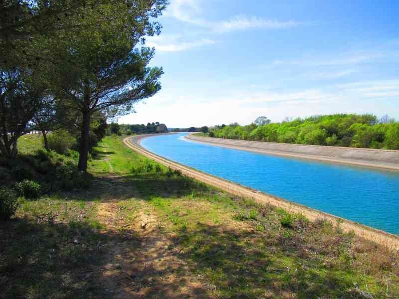 Canal d'irrigation en Provence