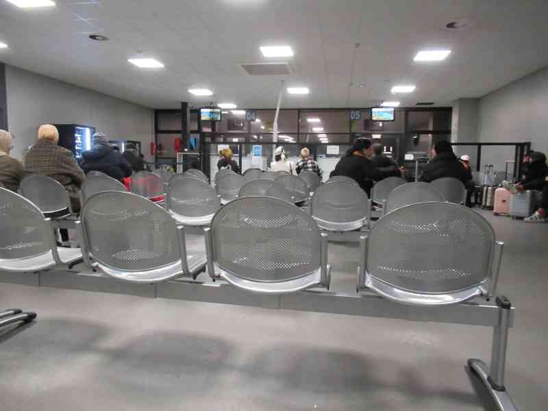 Steel seats on beam in an airport