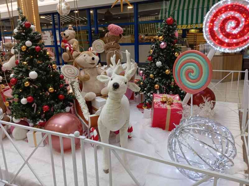 Une décoration de Noël festive, photo gratuite