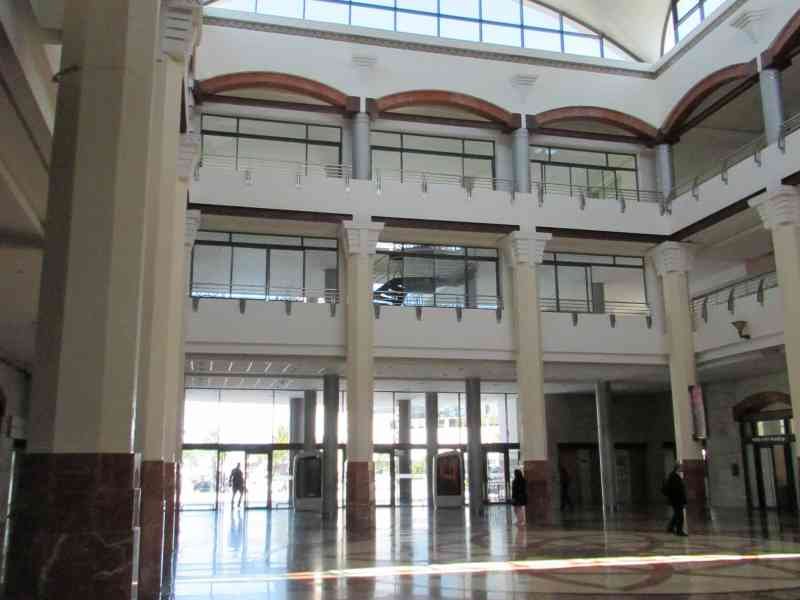 Décor intérieur de la gare Tanger-Ville au Maroc