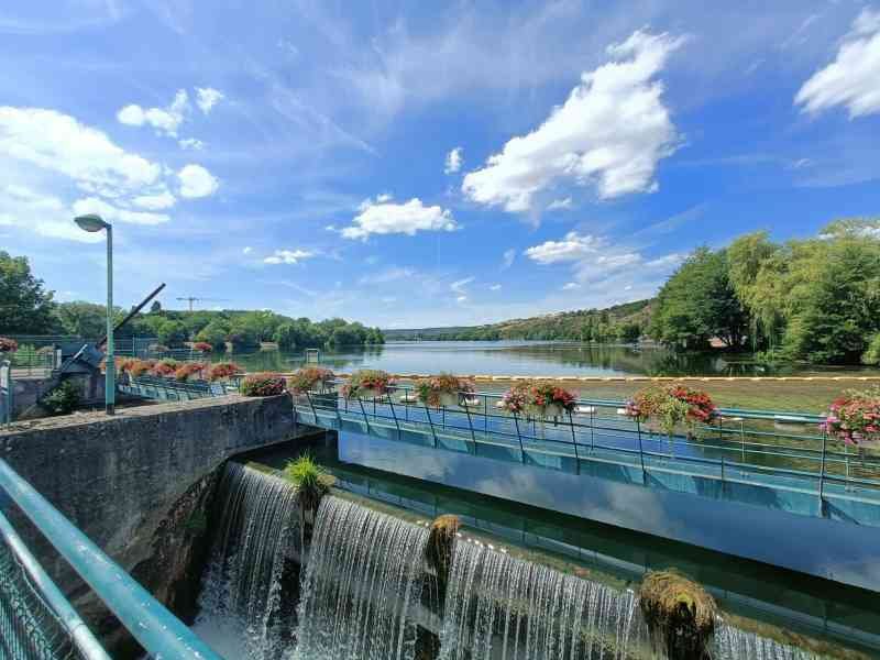 Le lac Kir, un lac artificiel situé à l'ouest de Dijon, en France, photo gratuite