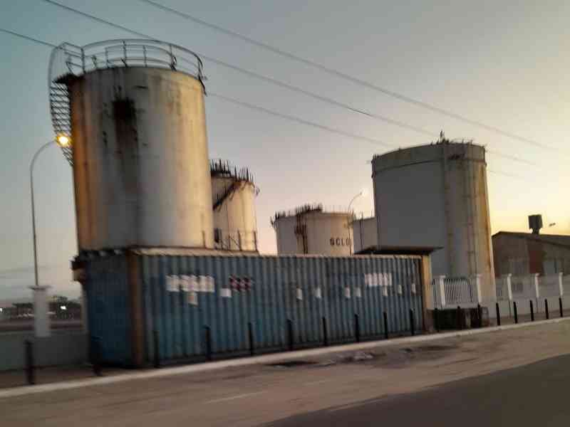 Réservoirs de stockage en acier d'une industrie photo gratuite