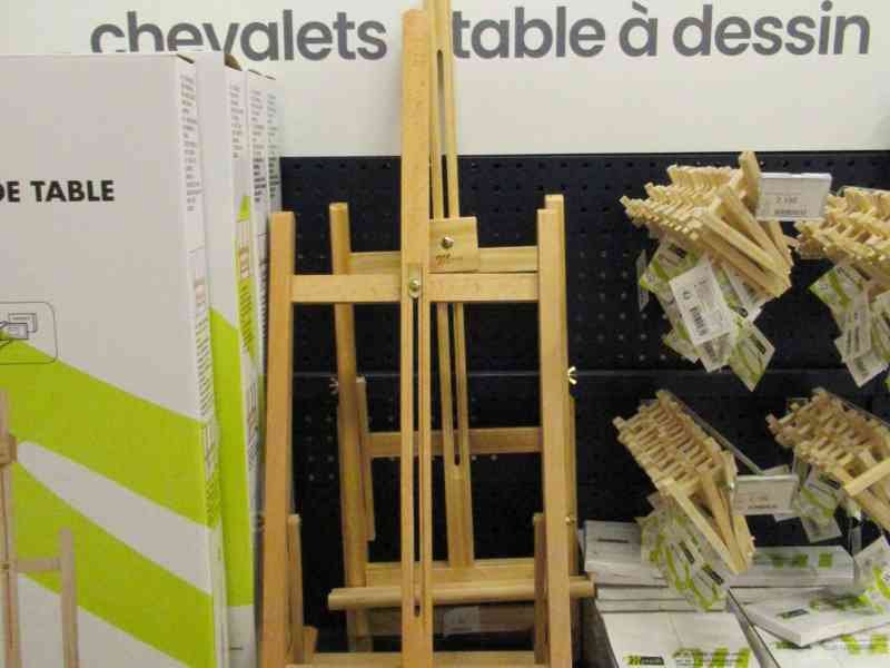 Chevalet table à dessin en magasin