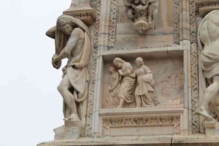 Sculptures sur la cathédrale de Milan, photo gratuite