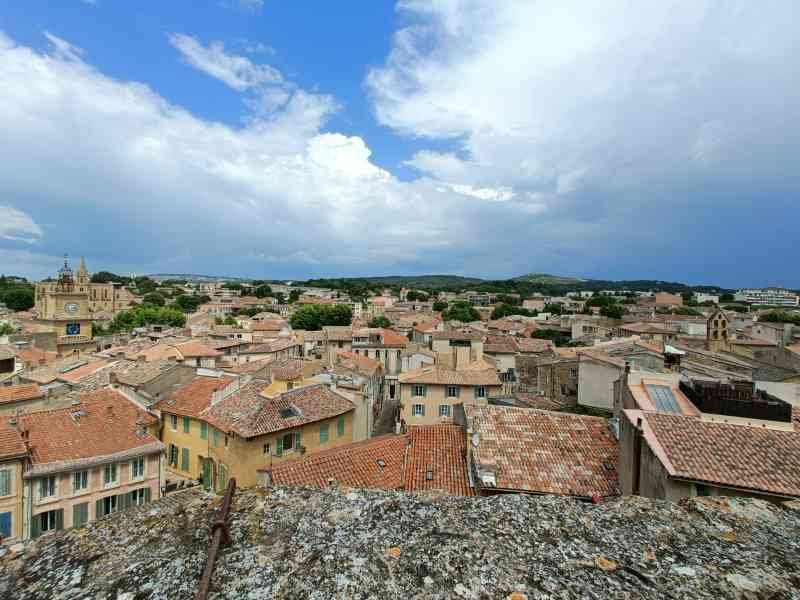 Vue de la ville de Salon-de-Provence, des maisons, photo gratuite