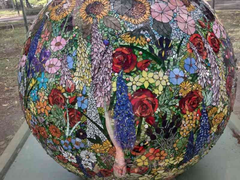 Sculpture en mosaïque de verre, photo gratuite