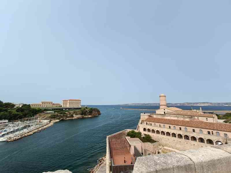 Le Fort Saint-Jean à Marseille, situé à l'entrée du Vieux-Port, photo gratuite