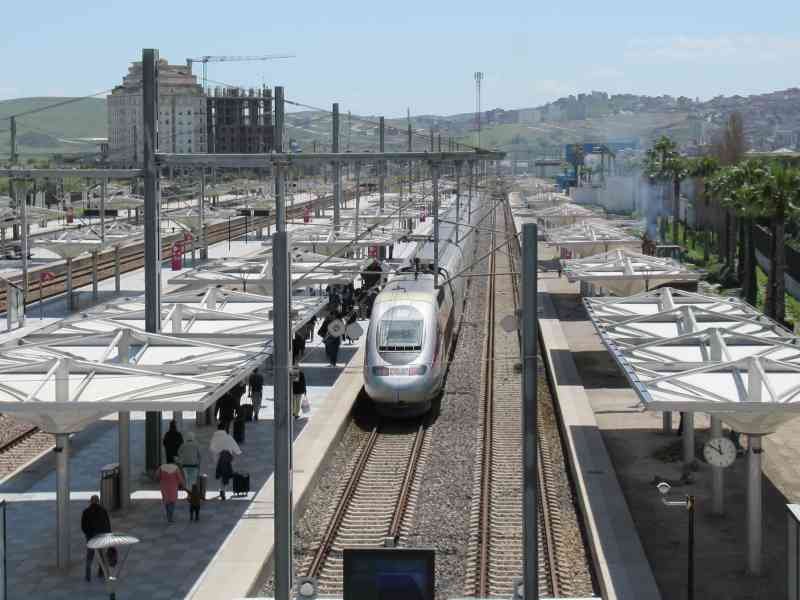 Vue panoramique du Al-Boraq à la gare Tanger-Ville au Maroc