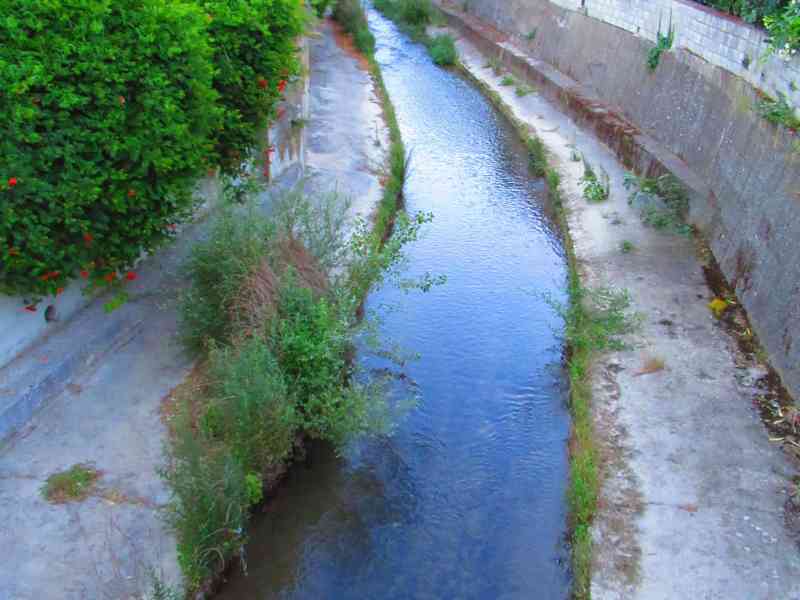 Rivière de la Touloubre en Provence