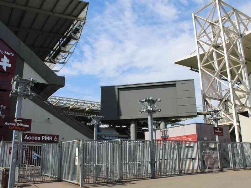 Extérieur du Stade Saint-Symphorien, photo gratuite