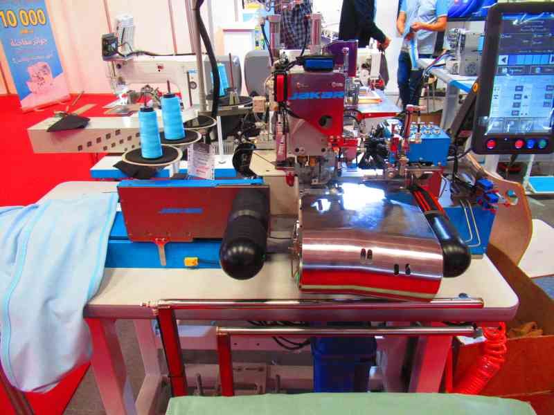 Des machines à coudre industrielles, photo gratuite