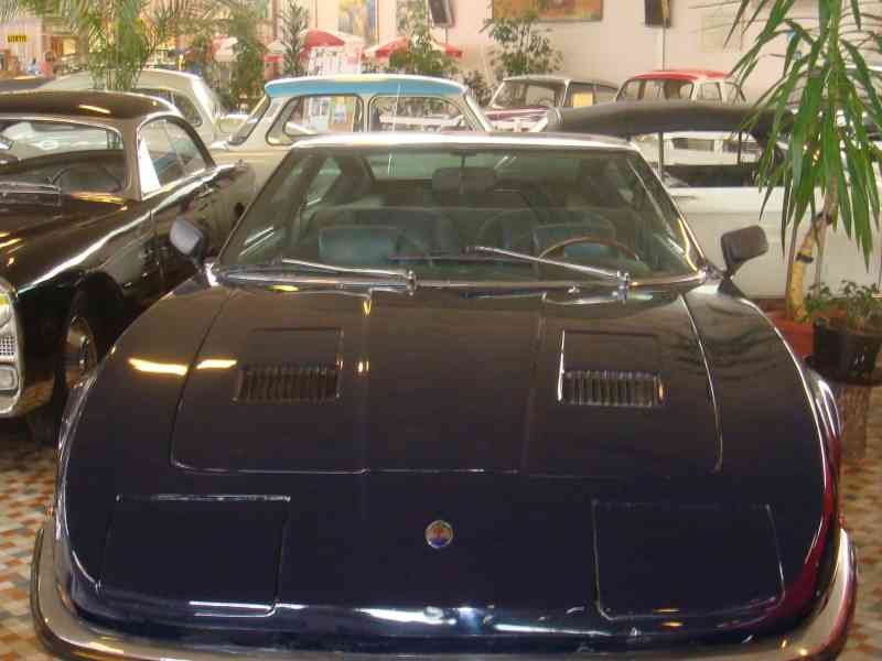 Voiture noire de sport Maserati de collection ancienne photo gratuite