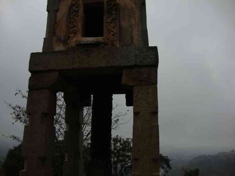 Une partie de Shravanabelagola, un important centre de pèlerinage jaïn situé dans l'État du Karnataka, en Inde, photo gratuite