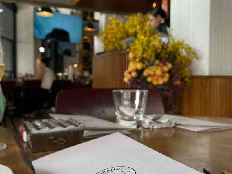 L'intérieur d'un restaurant nommé La Grande Brasserie, photo gratuite