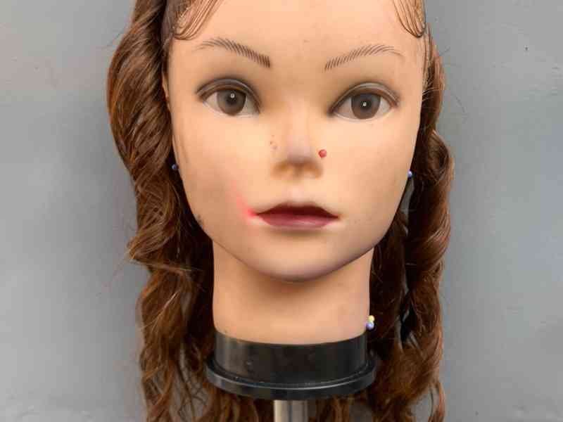 tête de coiffe perruque coiffée photo gratuite